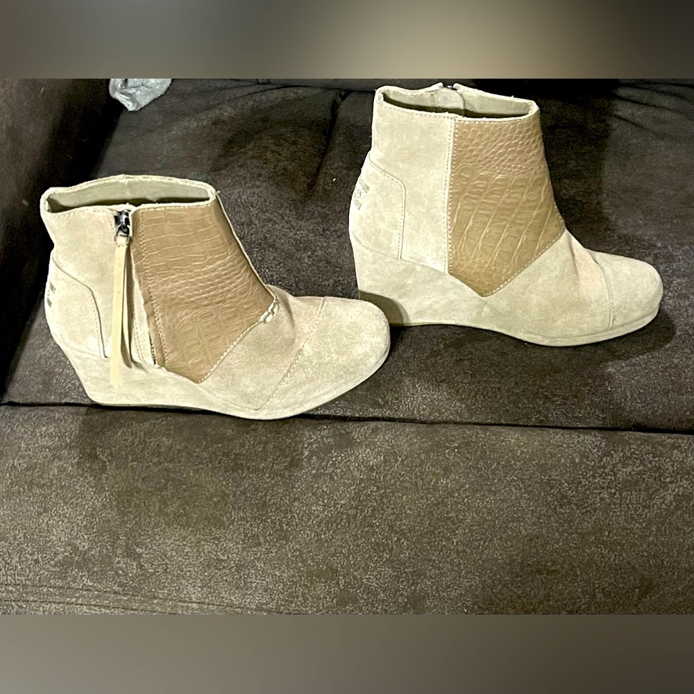 Toms Suede Wedge Ankle Boots in Tan and Cream